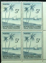 Quadra de selos postais da Guiné de 1959 Palm trees and dhow 5