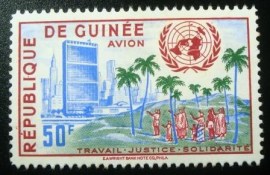 Selo postal da Guiné de 1959 UNO building in New York 50