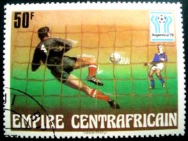 Selo postal da Rep. Centro Africana de 1977  Penalty kick
