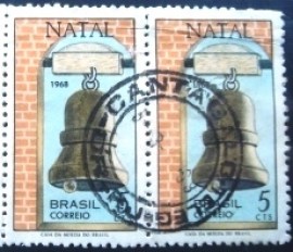 Par de selos postais do Brasil de 1968 Sinos