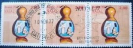 Tira de selos postais do Brasil de 1977 Anjo e Maria