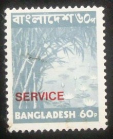 Selo postal de Bangladesh de 1976 Bamboo grove overprinted