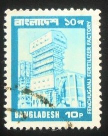 Selo postal de Bangladesh de 1978 Fertilizer plant Fenchuganj