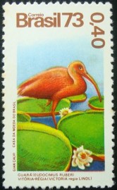 Selo postal do Brasil de 1973 Guará e Vitória Régia