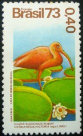 Selo postal do Brasil de 1973 Guará e Vitória Régia - C 825 N