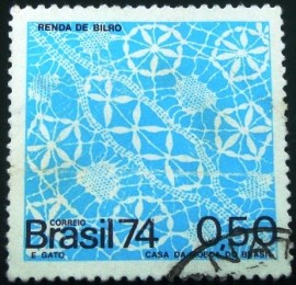 Selo postal do Brasil de 1974 Renda de Bilro - C 860 U