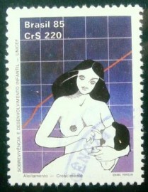 Selo postal do Brasil de 1985 Aleitamento e Crescimento