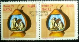 Par de selos do Brasil de 1977 Presépios Brasileiros Natividade