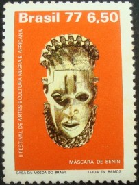 Selo postal do Brasil de 1977 Máscara Benin