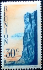 Selo postal de Reunion de 1947 Cliff 30