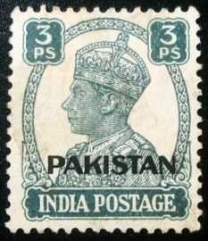 Selo postal do Paquistão de 1947 King George VI India overprinted Pakistan 3