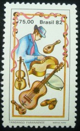 Selo postal do Brasil de 1982 instrumentos musicais