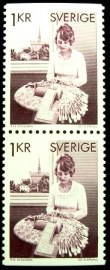 Par de selos postais da Suécia de 1976 Bobbin lace-making