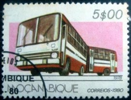 Selo postal de Moçambique de 1980 Articulated bus 1978