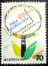 Selo postal da Coréia do Sul de 1984 Emblem under Magnifier