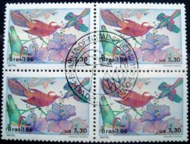 Quadra de selos postais do Brasil de 1986 Pássaros e Flores