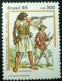 Selo postal de 1985 Espingardeiro e Piqueiro  - C 1480 N