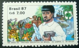 Selo postal do Brasil de 1977 Gabriel Soares de Souza