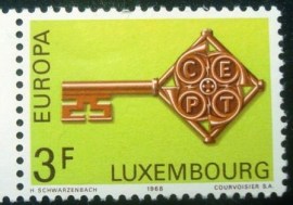Selo postal de Luxemburgo de 1968 Key with CEPT emblem in key grip