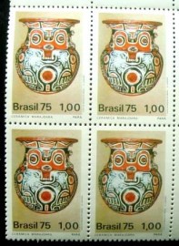 Quadra de selos postais do Brasil de 1975 Cerâmica Marajoara M