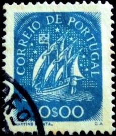 Selo postal de Portugal de 1943 Caravel 10$