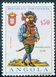 Selo postal da Angola de 1966 Harquebusier