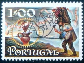 Selo postal de Portugal de 1970 Vine-Grower & Wine Jug