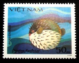Selo postal do Vietnam de 1984 Spot-fin Porcupinefish