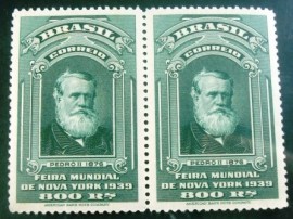 Par de selos postais do Brasil de 1939 Pedro II - C 340 N