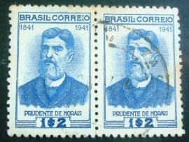 Par de selos postais do Brasil de 1942 Prudente de Moraes U