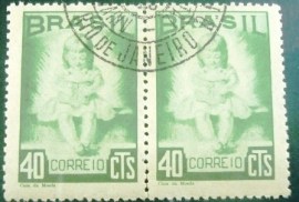Par de selos postais do Brasil de 1948 Campanha Criança