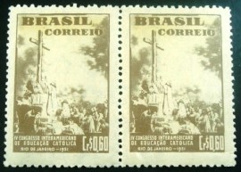 Par de selos postais de 1951 Educação Católica