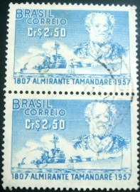 Par de selos postais do Brasil de 1957 Tamandaré - C 398 U V