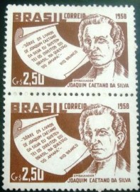 Par de selos postais do Brasil de 1958 Joaquim Caetano e Silva- C 420 N V