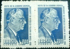 Par de selos postais do Brasil de 1958 Giovanni Gronchi