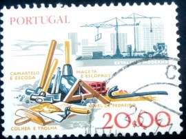 Selo postal de Portugal de 1978 Hand tools and building site 20$