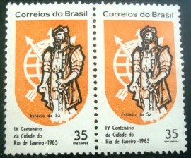 Par de selos postais do Brasil de 1965 Estácio de Sá