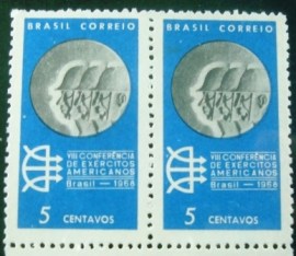 Par de selos postais do Brasil de 1968 Exércitos Americanos