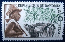Selo postal de Dahomey de 1963 Peuhl herd boy