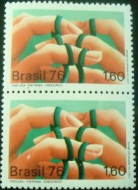 Par de selos postais do Brasil de 1976 Pintura Dedos