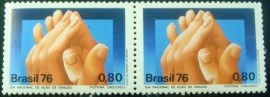 Par de selos postais do Brasil de 1976 Ação de Graças