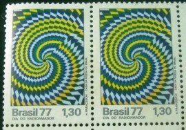 PPar de selos postais COMEMORATIVOS do Brasil de 1977 - C 1012 M