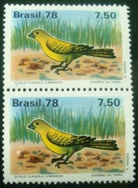 Par de selos postais do Brasil de 1978 Canário da Terra
