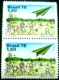Par de selos do Brasil de 1978 Avião e Criança