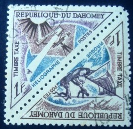 Selo postal de Daomé de 1967 Post Pirogue / Heliograph