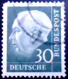 Selo postal da Alemanha de 1954 Prof. Dr. Theodor Heuss 30