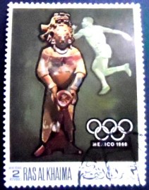 Selo postal de RAS Al Khaima de 1968 Discus throwing