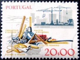 Selo postal de Portugal de 1978 Hand tools and building site
