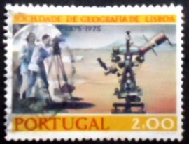 Selo postal de Portugal de 1975 Surveying the land
