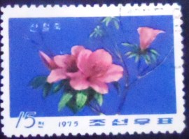 Selo postal da Coréia do Norte de 1975 Mountain rhododendron.